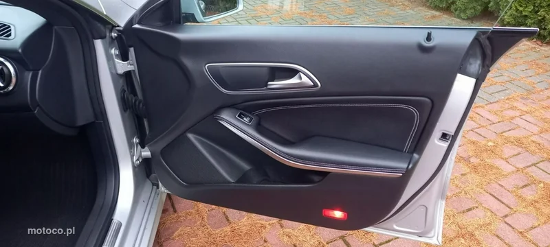 Mercedes-Benz CLA C117 CLA 180 38