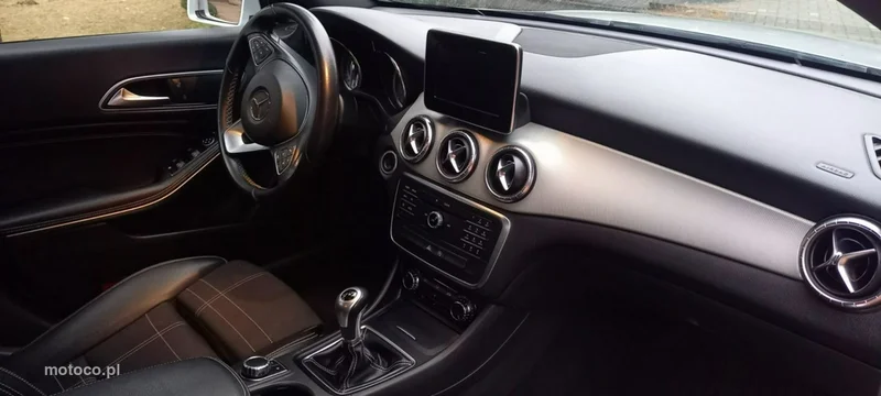 Mercedes-Benz CLA C117 CLA 180 41