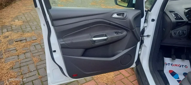 Ford C-Max II 28