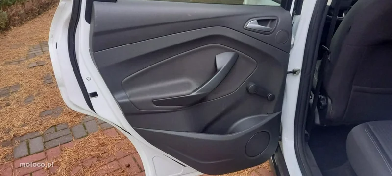 Ford C-Max II 31
