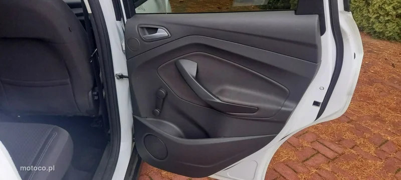 Ford C-Max II 32