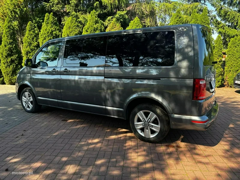 Volkswagen Multivan 14