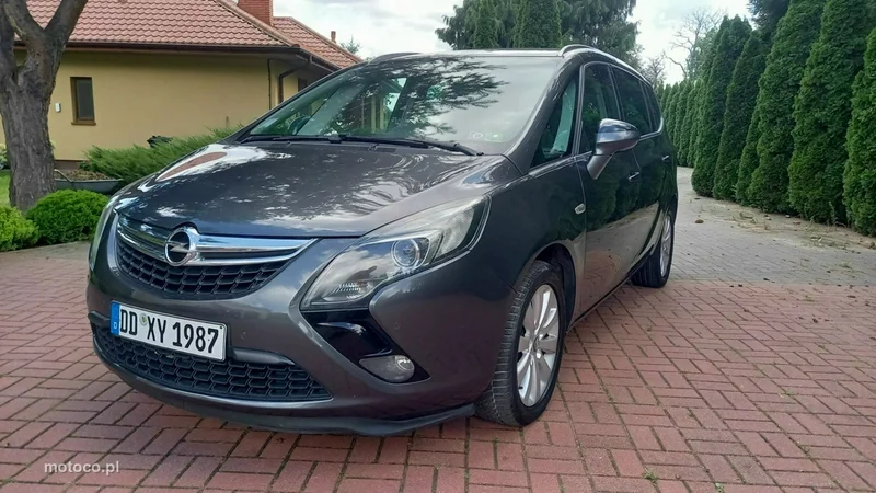 Opel Zafira C Tourer 12
