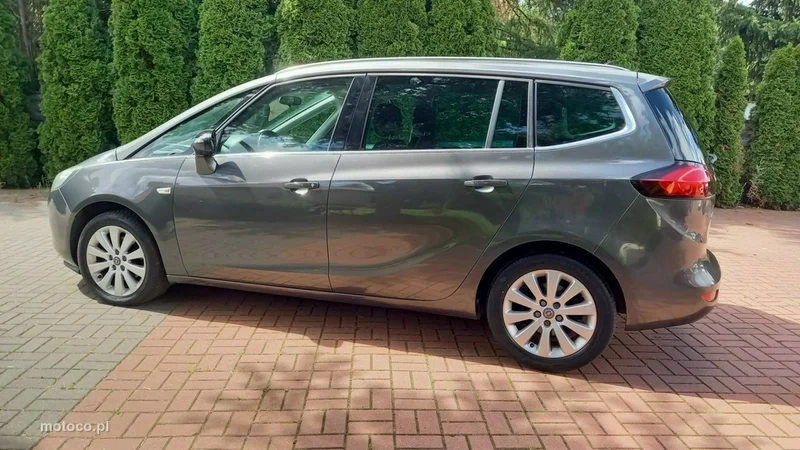 Opel Zafira C Tourer 15