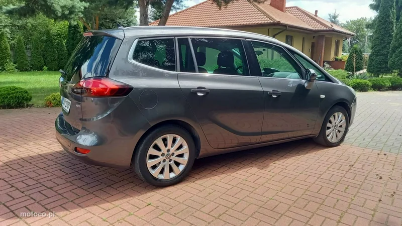 Opel Zafira C Tourer 21