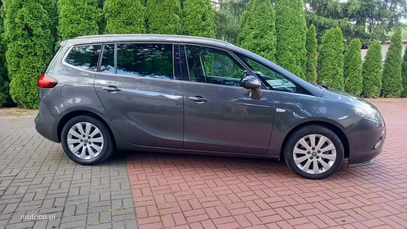 Opel Zafira C Tourer 10