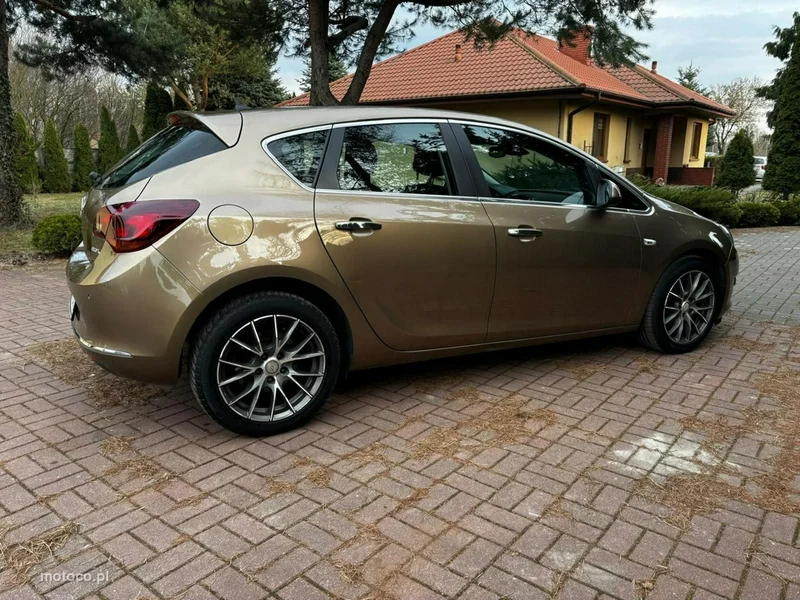 Opel Astra J 16