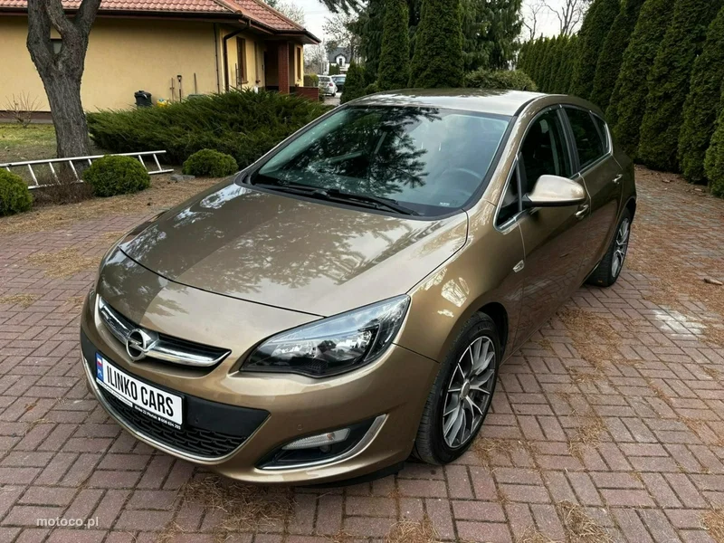 Opel Astra J 4