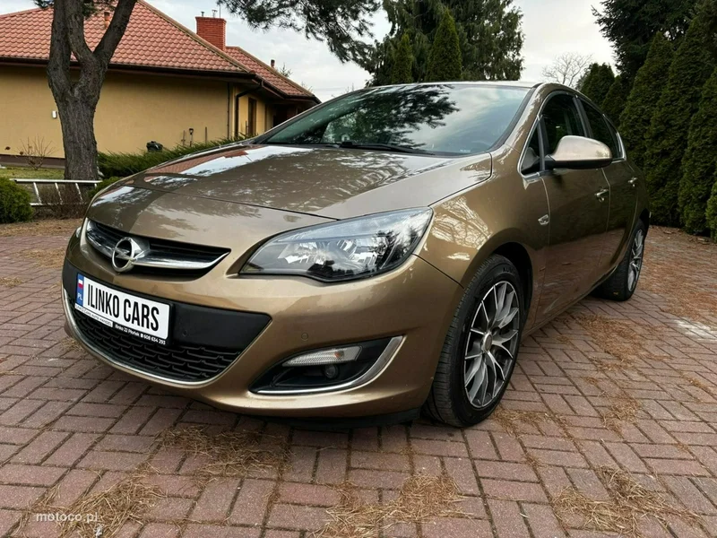 Opel Astra J 9