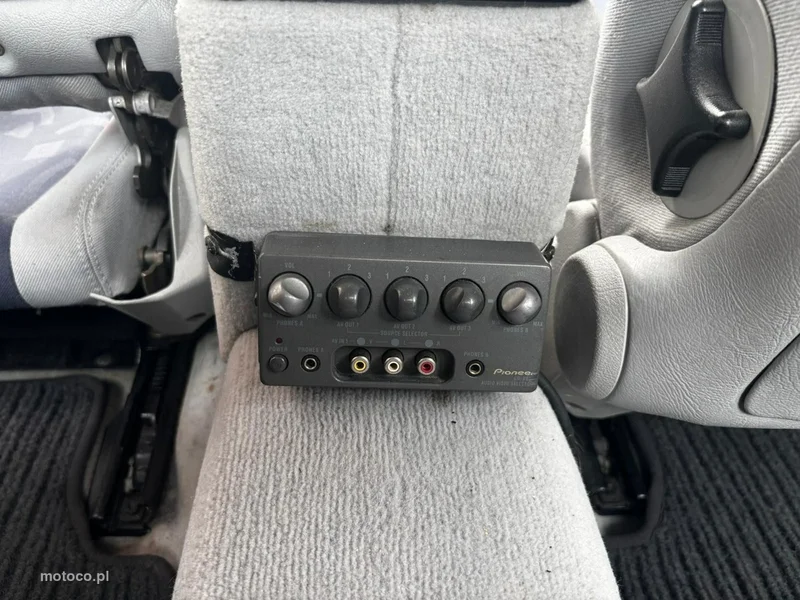 Mercedes-Benz CLK C208 CLK 200 37