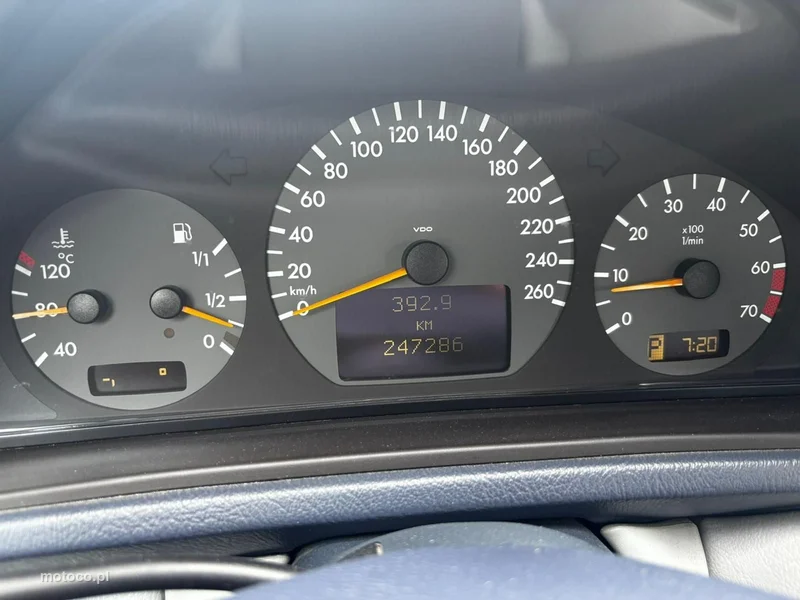 Mercedes-Benz CLK C208 CLK 200 40