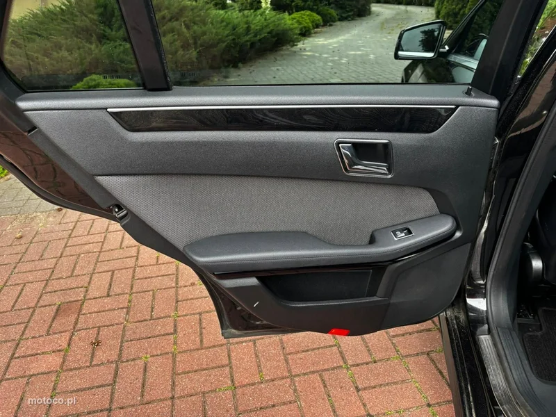 Mercedes-Benz Klasa E W212 E 200 18