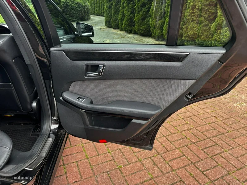 Mercedes-Benz Klasa E W212 E 200 23