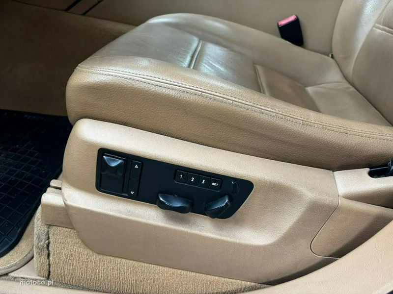 Porsche 718 Cayman 32