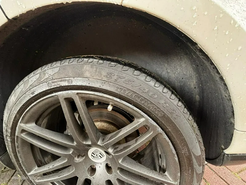 Porsche 718 Cayman 38