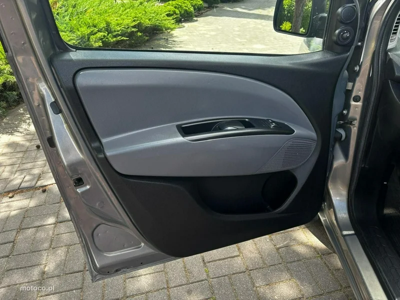 Opel Combo D 27