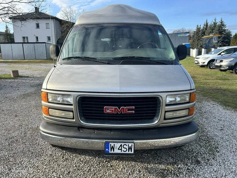 GMC Savana 2