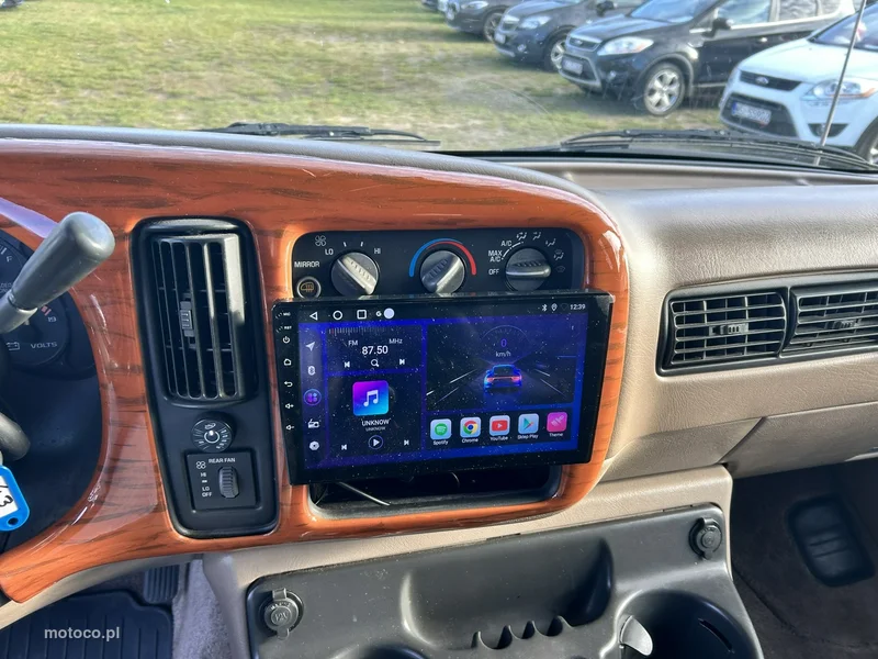 GMC Savana 11