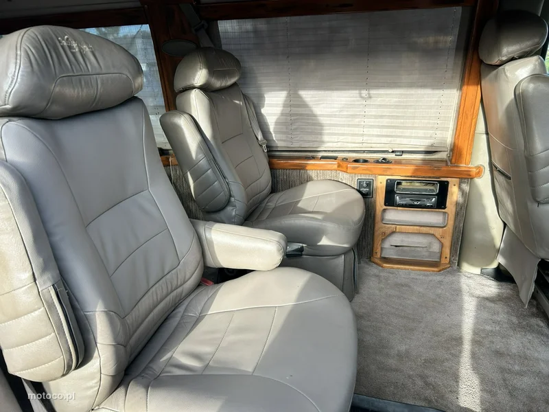 GMC Savana 15