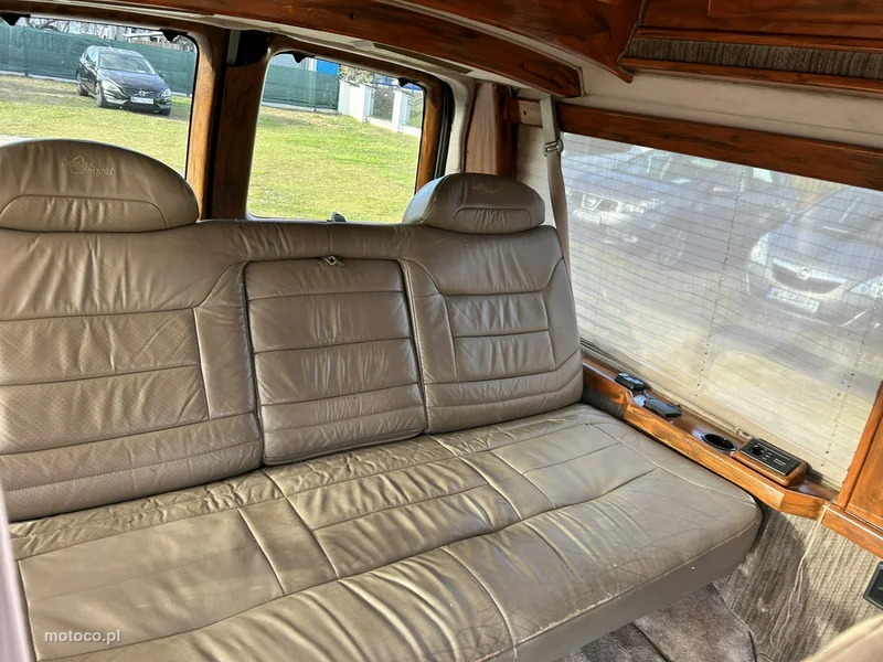 GMC Savana 16