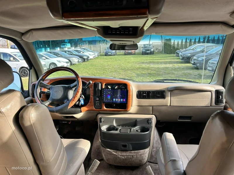 GMC Savana 18
