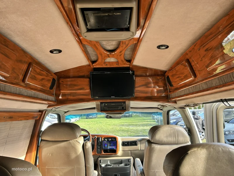 GMC Savana 19