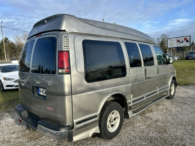 GMC Savana 5