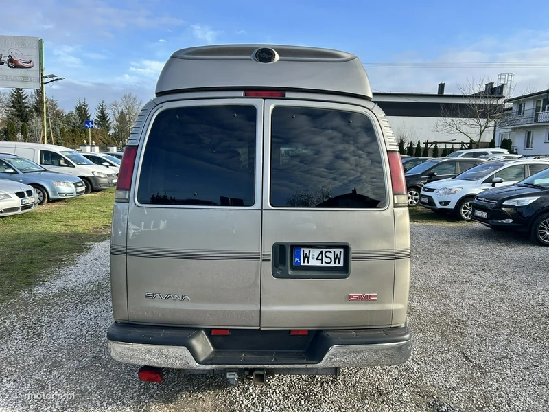 GMC Savana 6