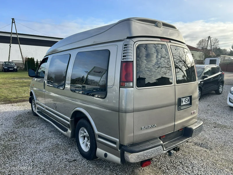 GMC Savana 7