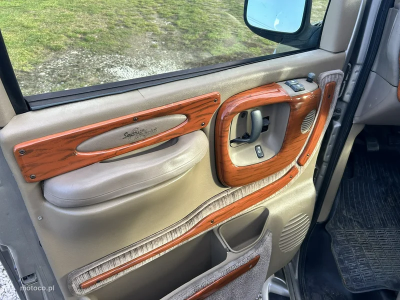 GMC Savana 10