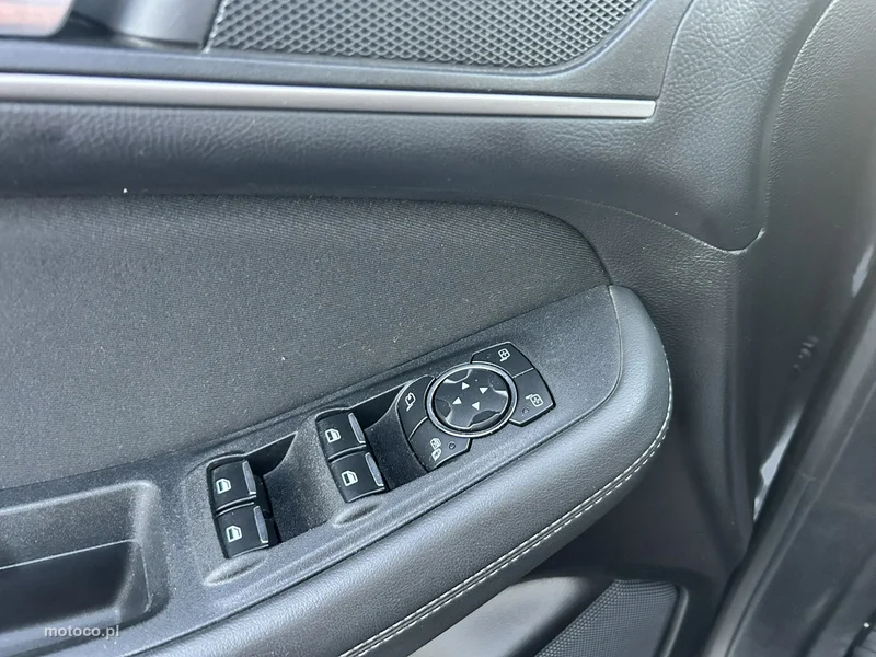 Ford S-Max II 18