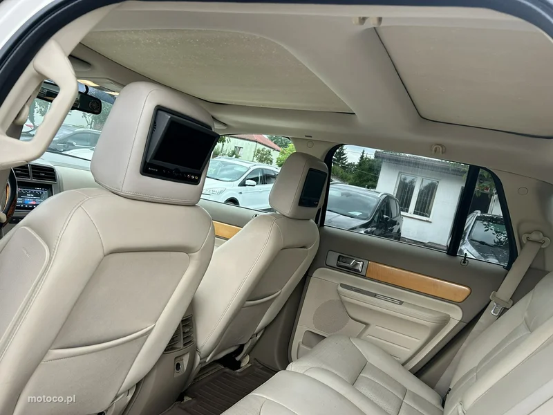 Lincoln MKX 16