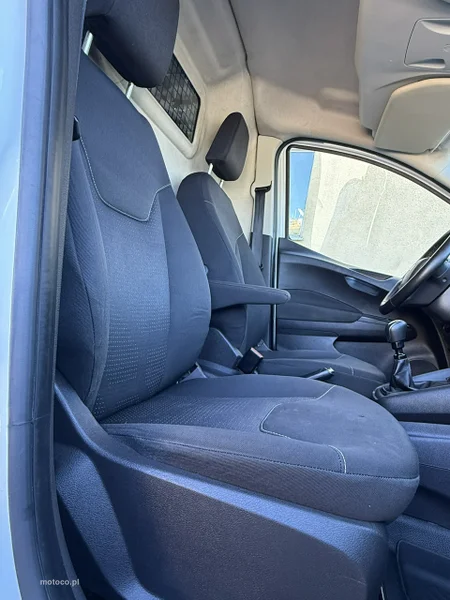 Ford Transit Courier 6