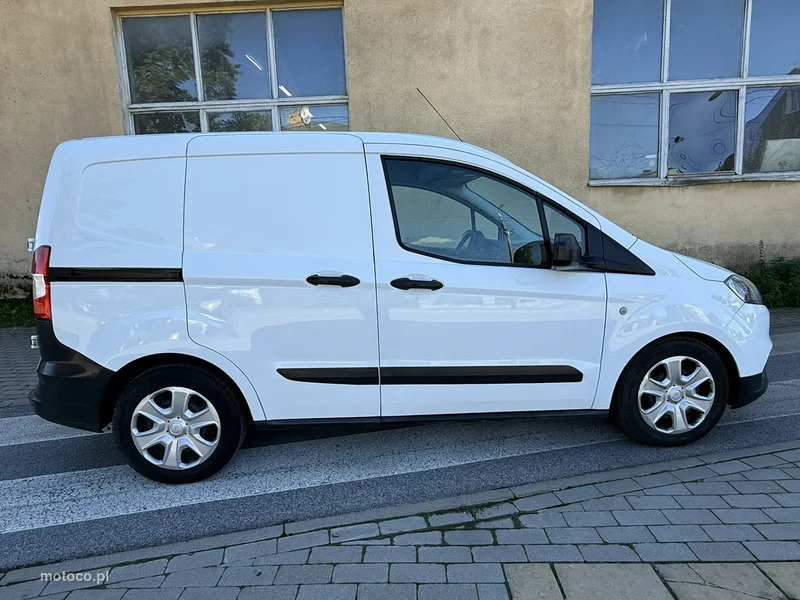 Ford Transit Courier 10