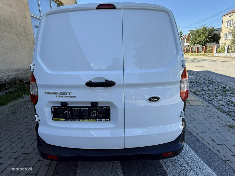 Ford Transit Courier 11