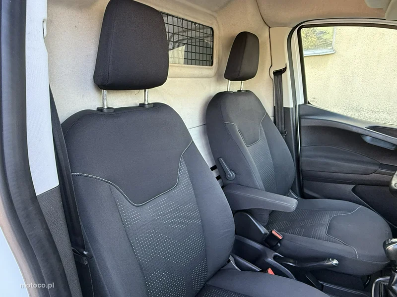 Ford Transit Courier 13