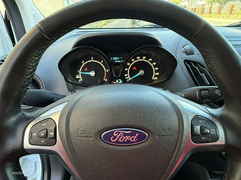 Ford Transit Courier 17