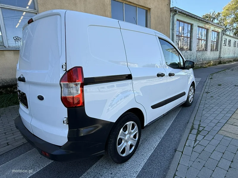 Ford Transit Courier 4