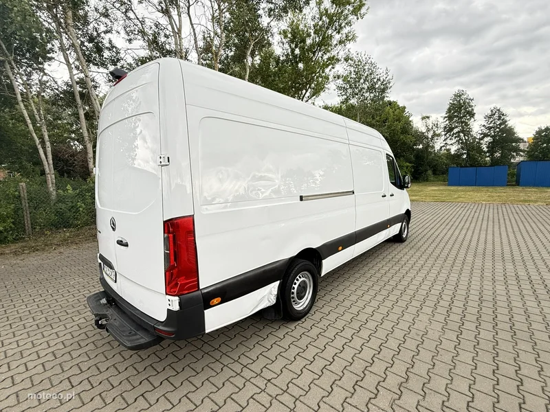 Mercedes-Benz Sprinter 4