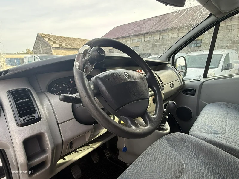 Renault Trafic 8