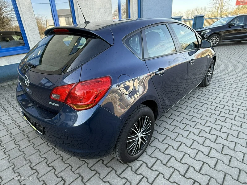 Opel Astra J 4