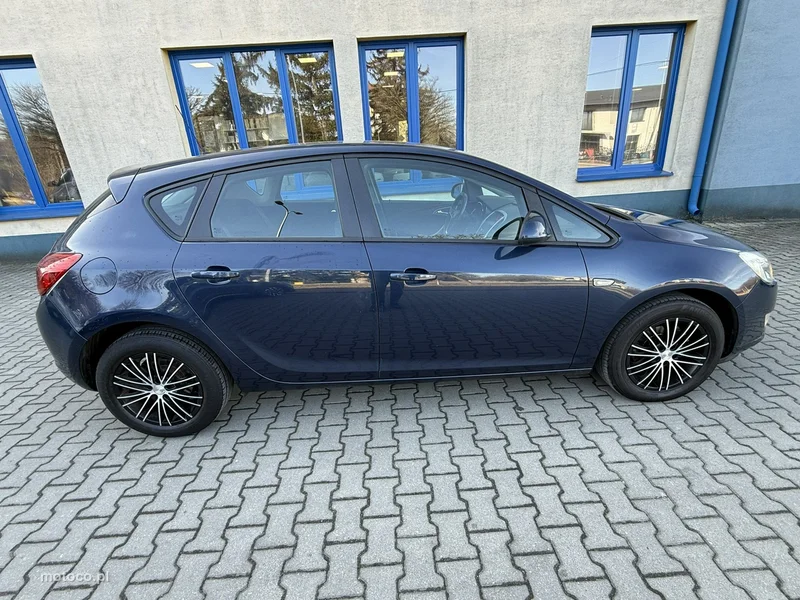 Opel Astra J 10