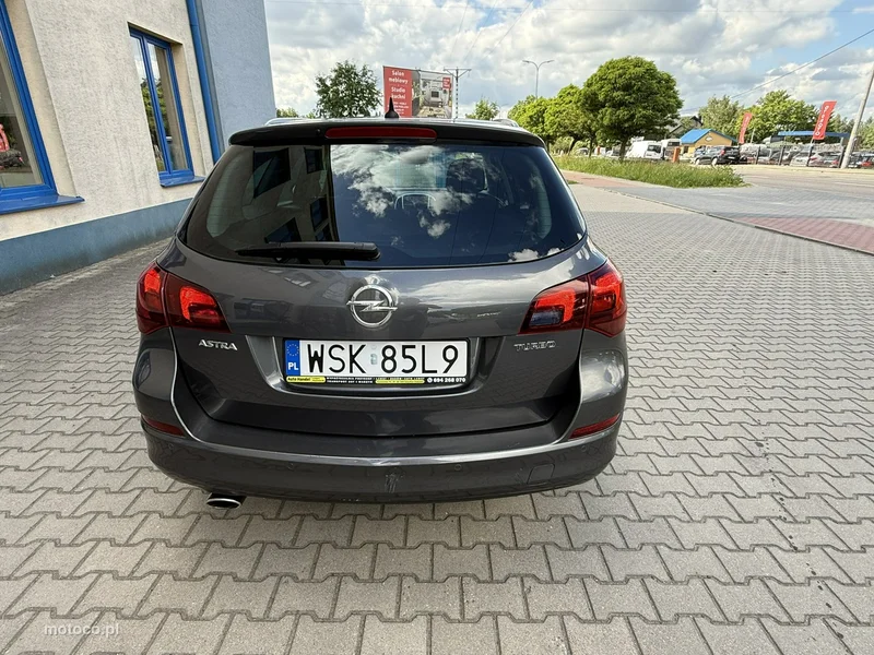 Opel Astra J 9