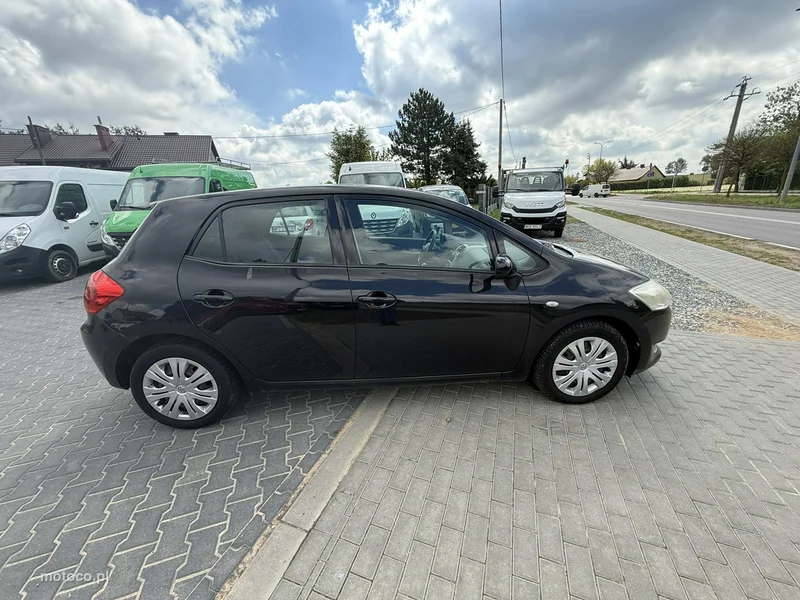 Toyota Auris E150 12