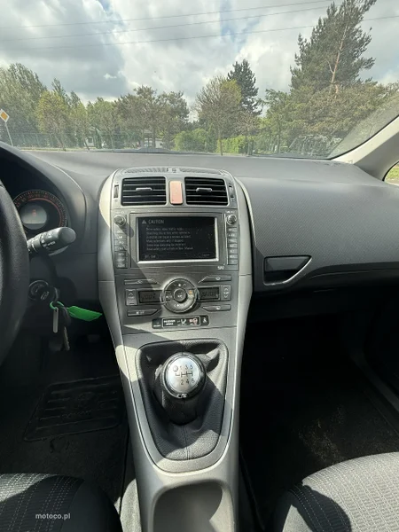 Toyota Auris E150 13