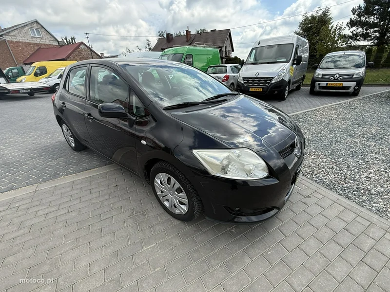 Toyota Auris E150 4