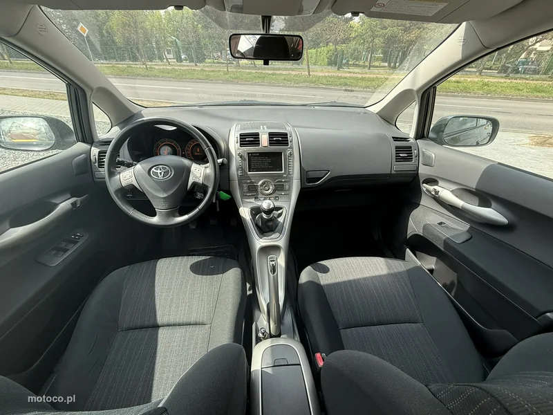 Toyota Auris E150 5