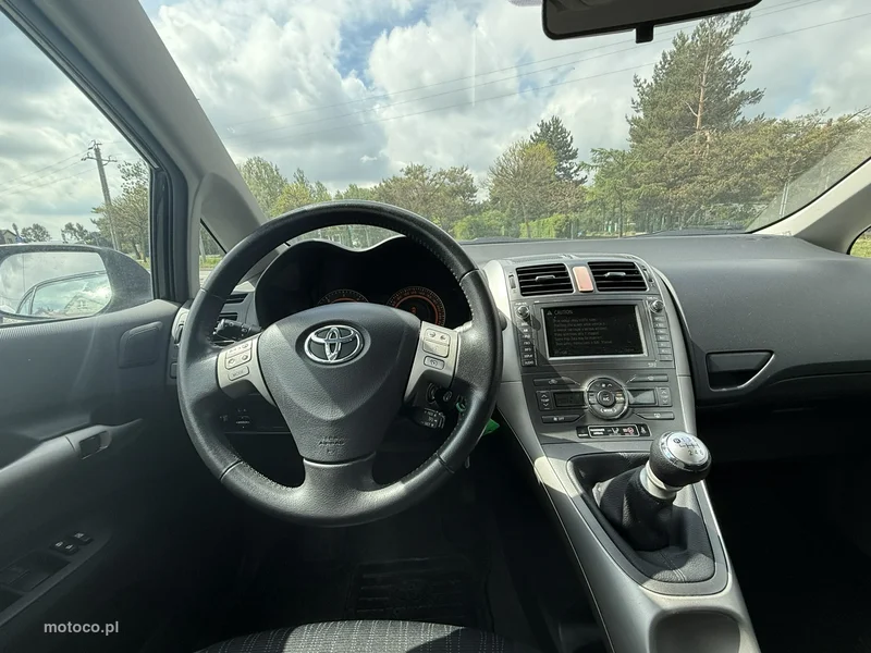 Toyota Auris E150 7
