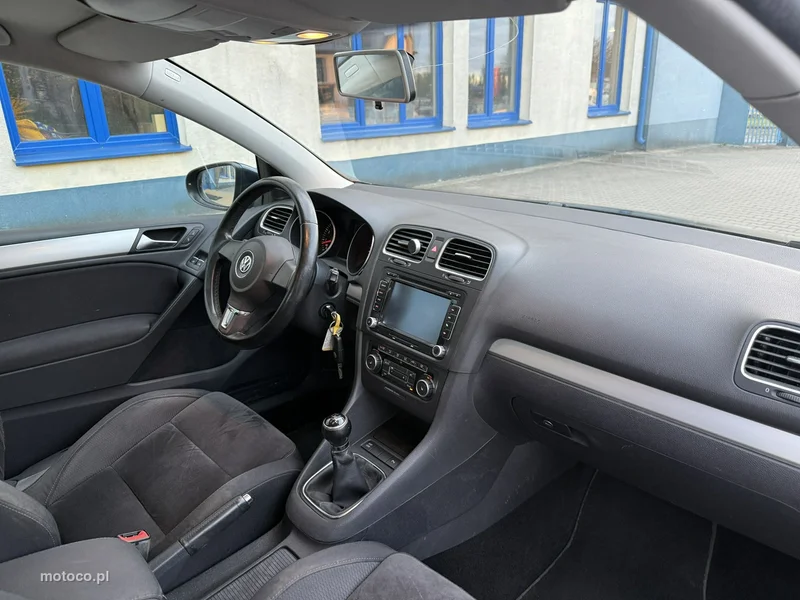 Volkswagen Golf VI 8