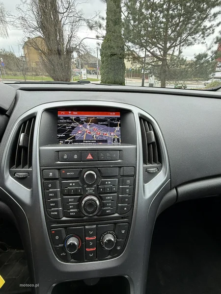 Opel Astra J 8